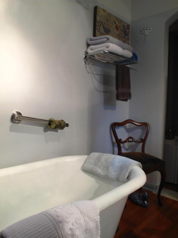 Omstead'S On Erie B&B Wheatley Chambre photo