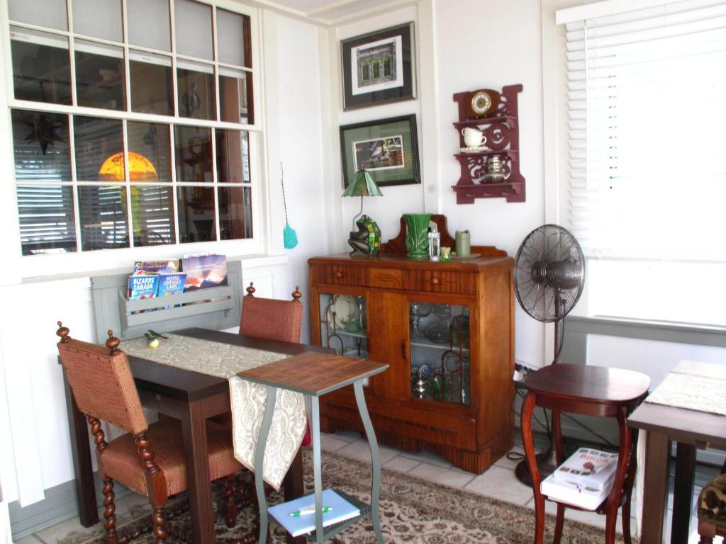 Omstead'S On Erie B&B Wheatley Extérieur photo
