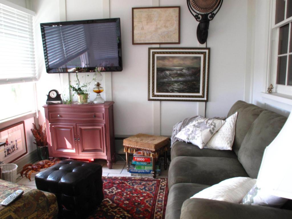Omstead'S On Erie B&B Wheatley Extérieur photo