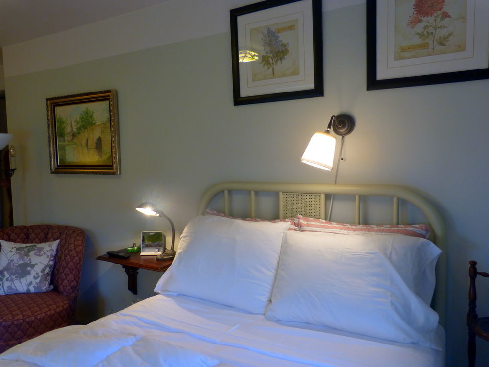 Omstead'S On Erie B&B Wheatley Extérieur photo