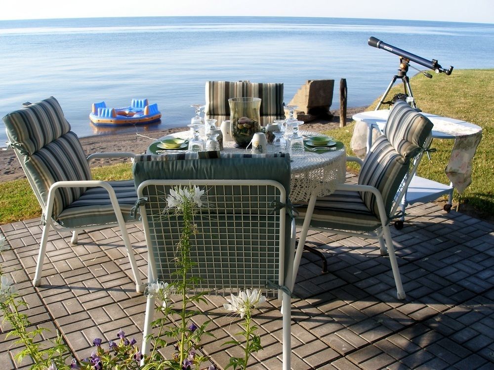 Omstead'S On Erie B&B Wheatley Extérieur photo